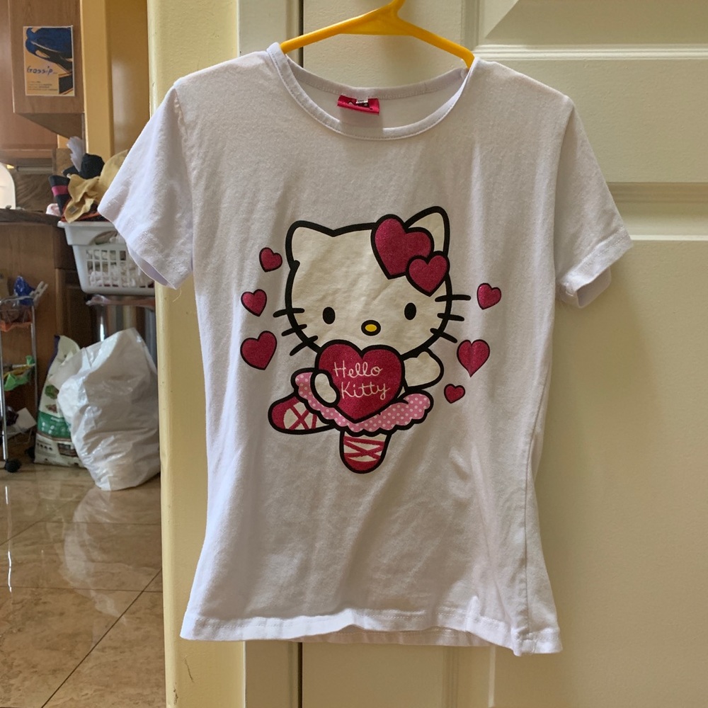 White shirt with hello kitty